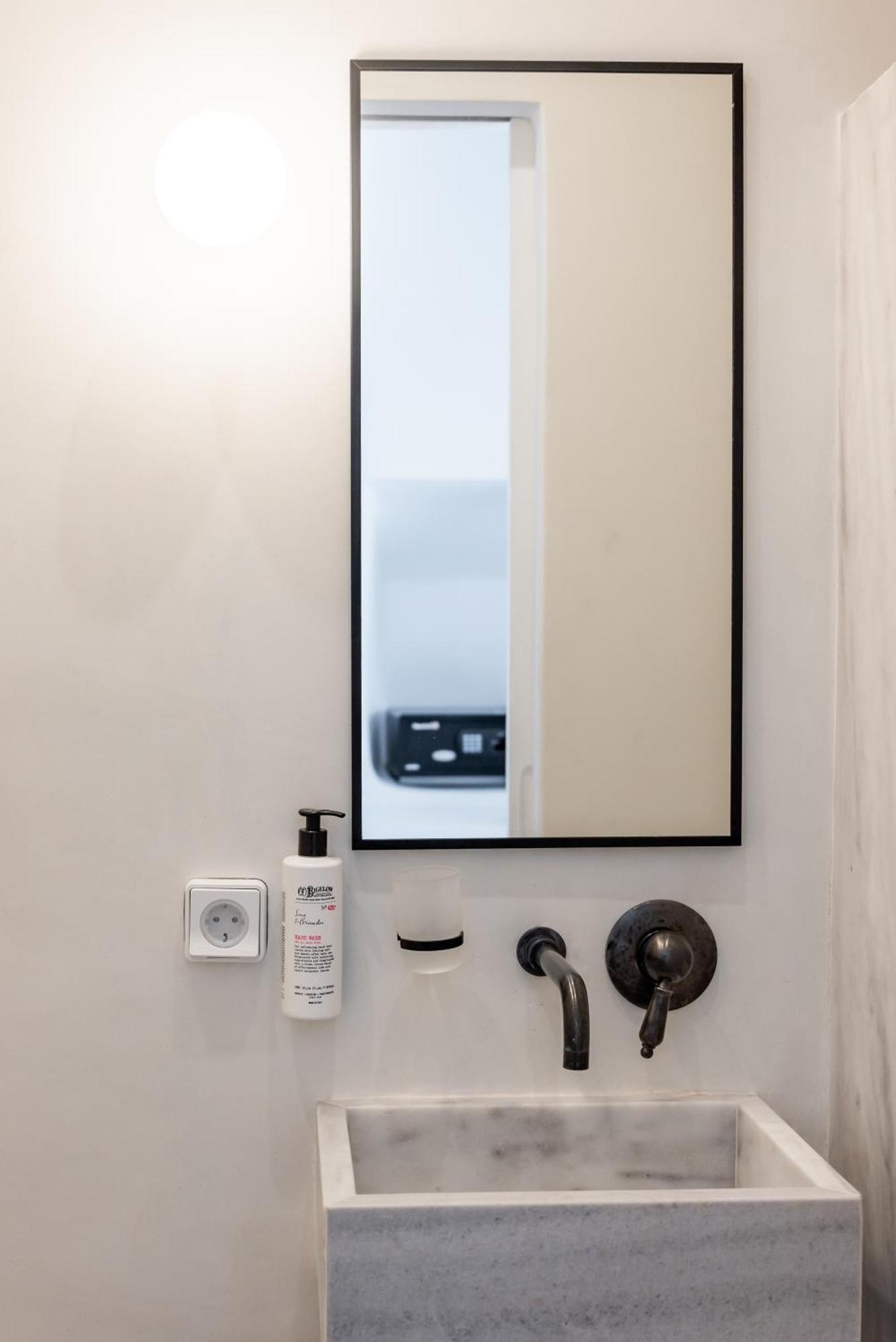 Aniko Suites White Alley Mykonos Town Bagian luar foto