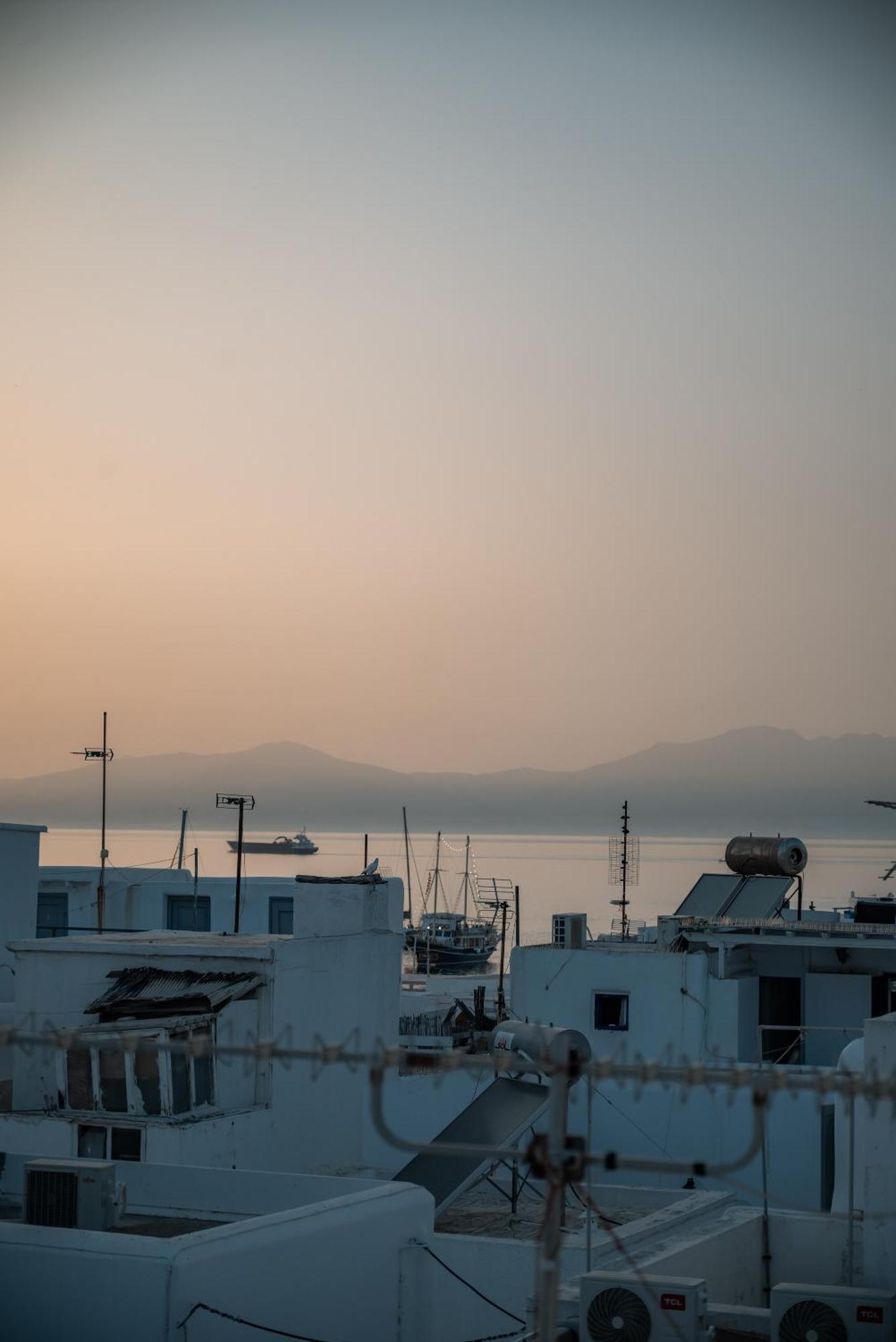Aniko Suites White Alley Mykonos Town Bagian luar foto